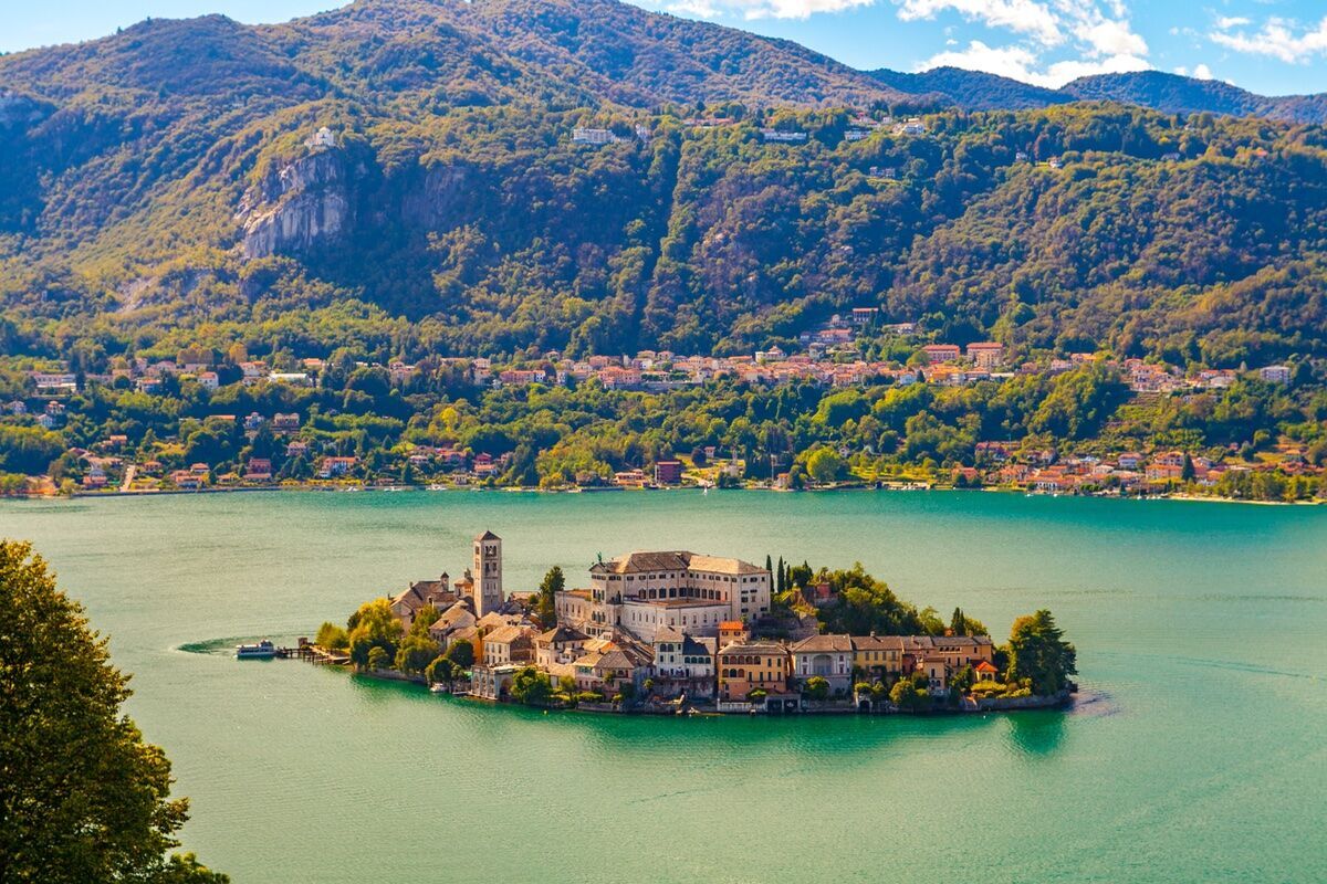 Escursione nei boschi del Lago d'Orta: un viaggio tra storia e natura! desktop picture