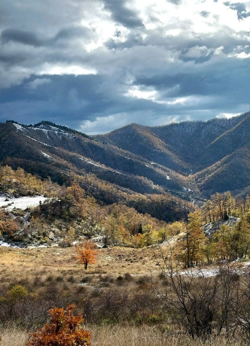 Trekking tra antiche abitazioni in pietra nel Parco Nazionale delle Foreste Casentinesi Trekking tra antiche abitazioni in pietra nel Parco Nazionale delle Foreste Casentinesi desktop picture