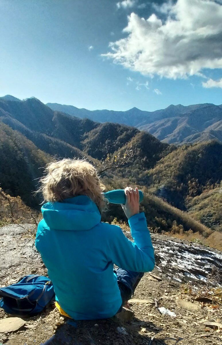 Trekking tra antiche abitazioni in pietra nel Parco Nazionale delle Foreste Casentinesi desktop picture