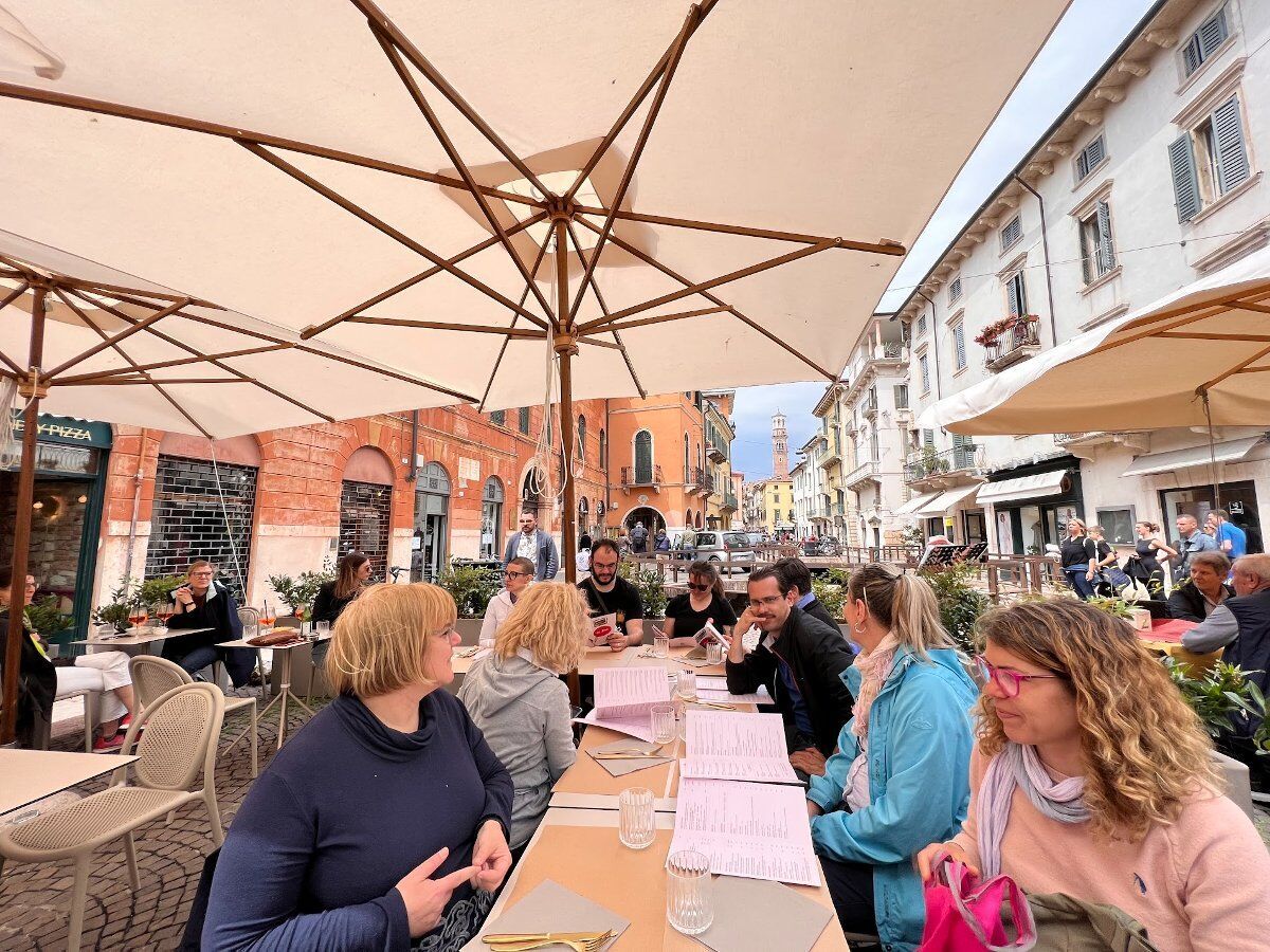 Verona tra passato e presente: visita agli ex magazzini generali con aperitivo Verona tra passato e presente: visita agli ex magazzini generali con aperitivo desktop picture