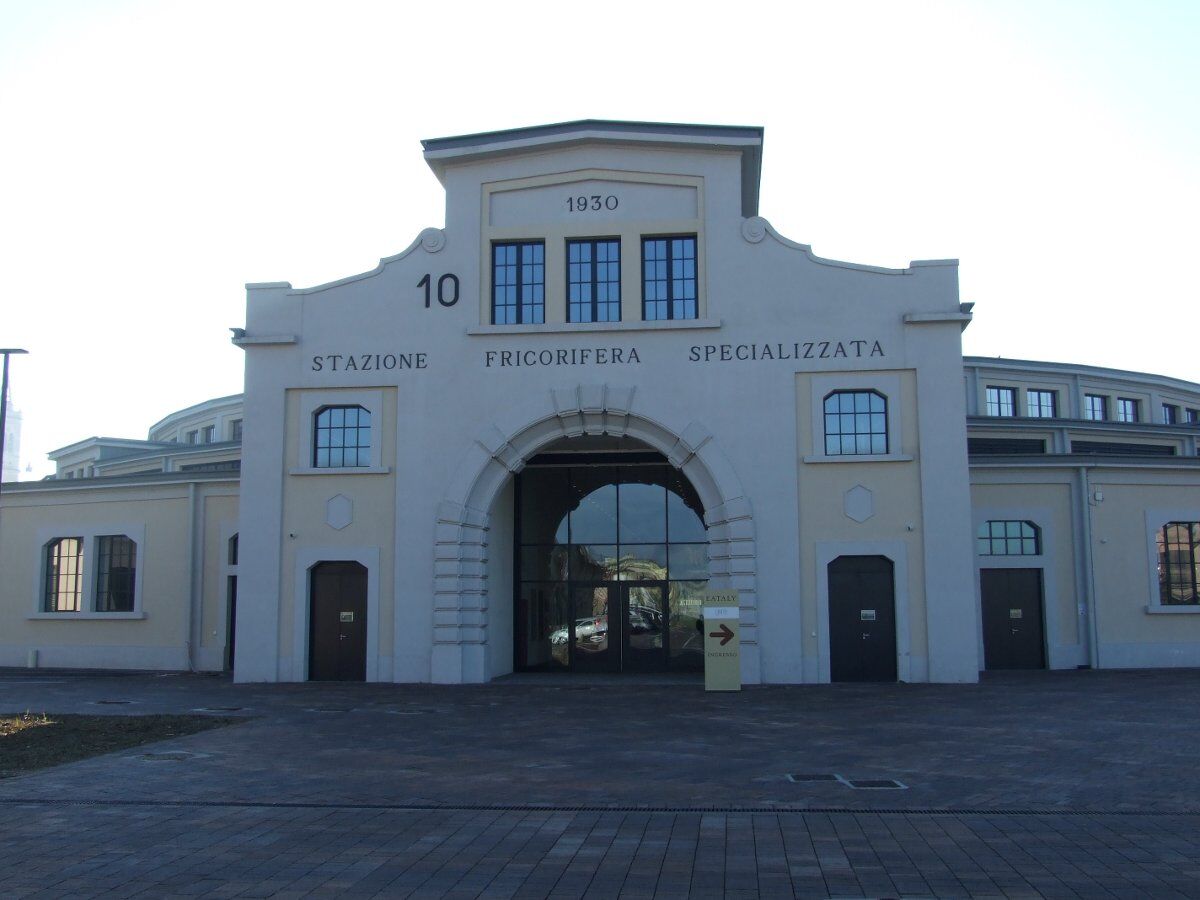 Verona tra passato e presente: visita agli ex magazzini generali con aperitivo Verona tra passato e presente: visita agli ex magazzini generali con aperitivo desktop picture