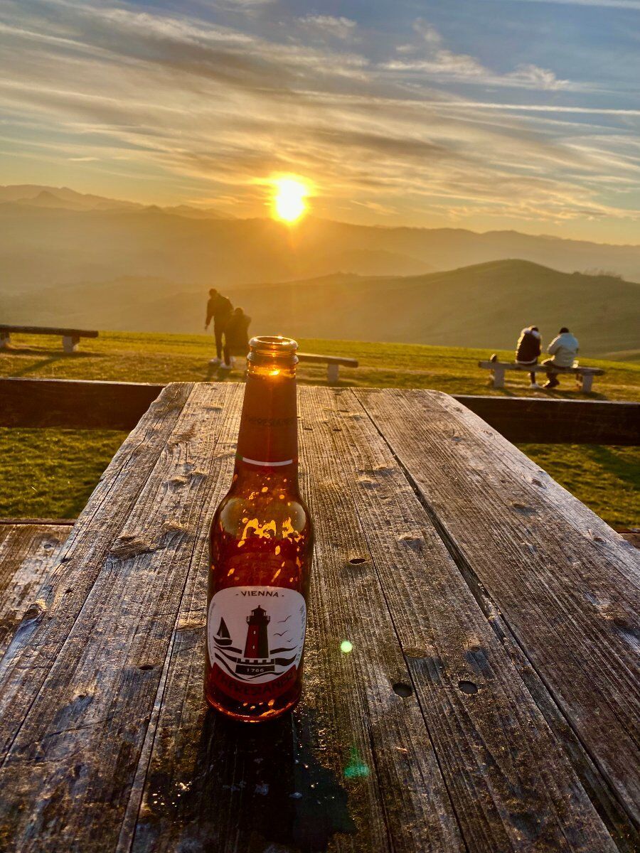 Trekking con aperitivo al tramonto in cima al Monte Vangelo Trekking con aperitivo al tramonto in cima al Monte Vangelo desktop picture