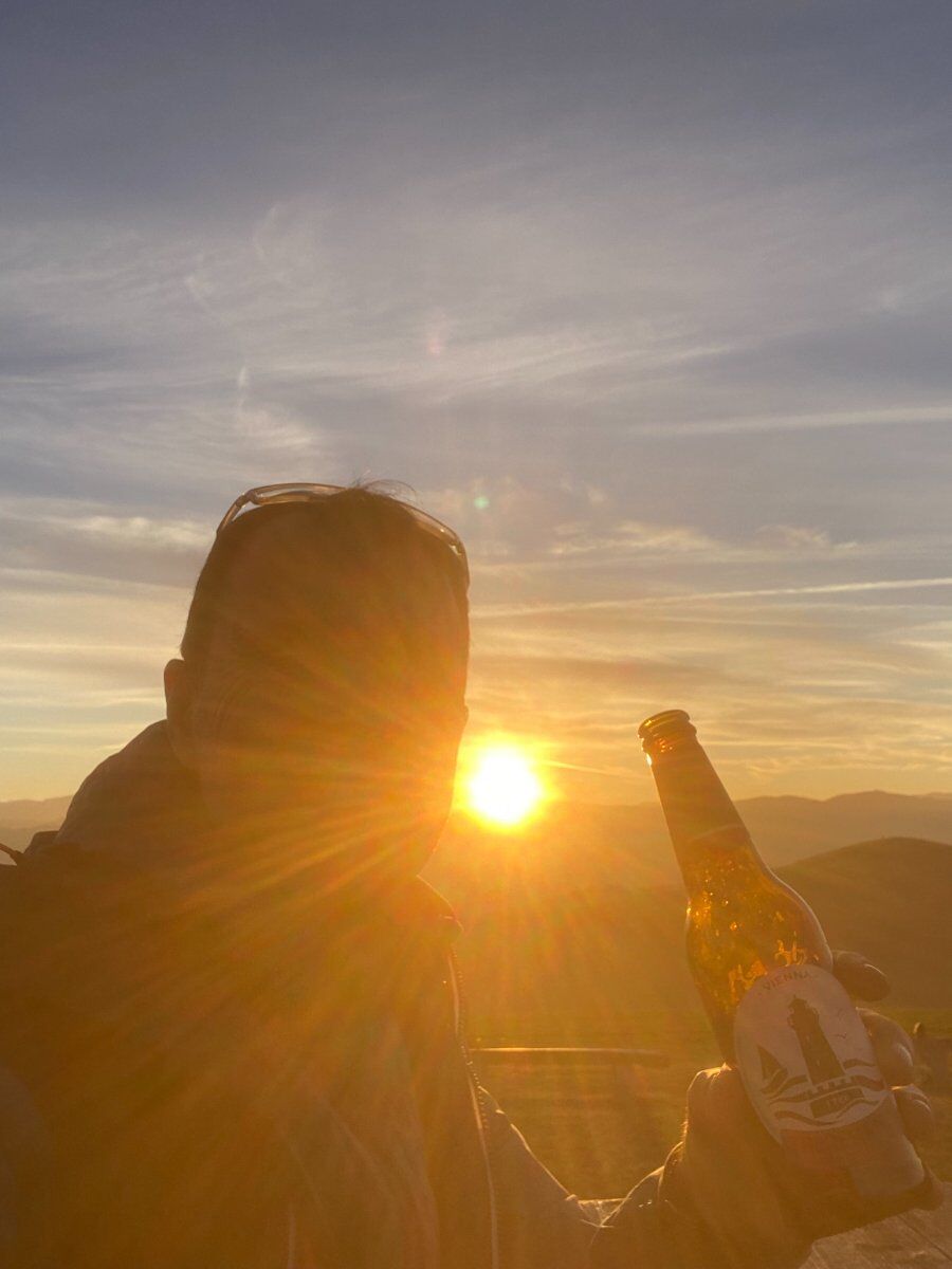 Trekking con aperitivo al tramonto in cima al Monte Vangelo desktop picture