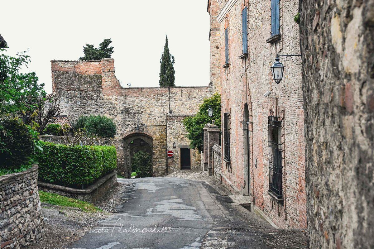 Escursione lungo l'Antica Via Cassia: storia, natura e bellezze medievali desktop picture