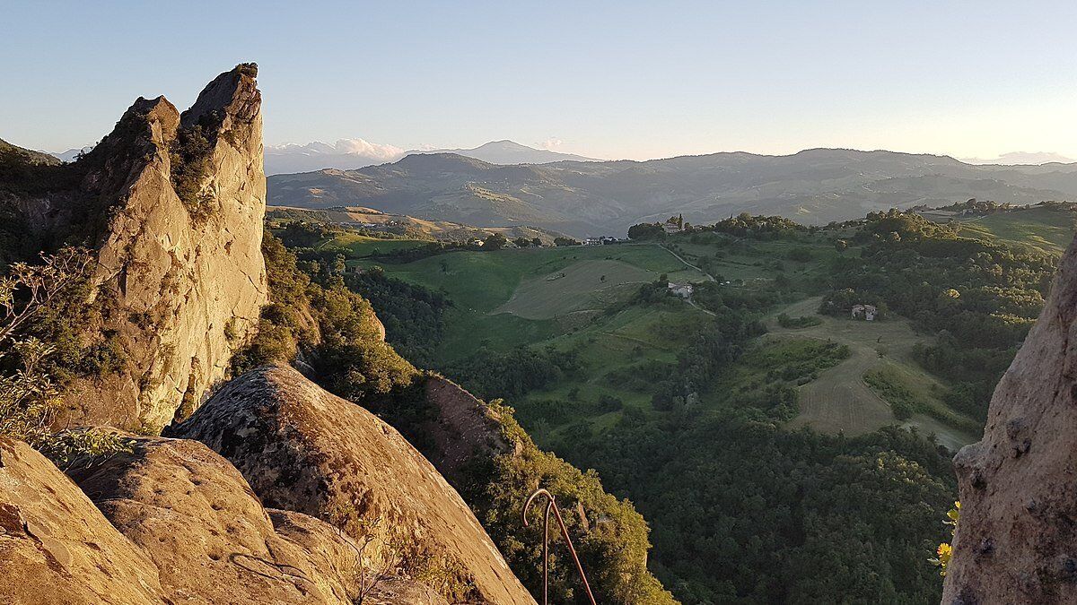 Escursione nel cuore dell'Appennino Modenese: i sassi di Roccamalatina Escursione nel cuore dell'Appennino Modenese: i sassi di Roccamalatina desktop picture