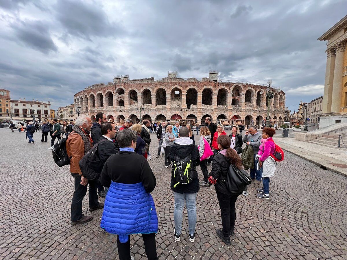 Carnevale a Verona: tour da San Zeno all'Arena con assaggi di frittelle desktop picture