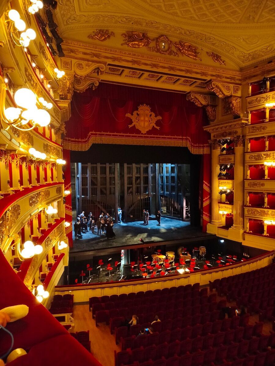 Visita guidata al Museo e al Teatro alla Scala di Milano: il più bel teatro del mondo desktop picture