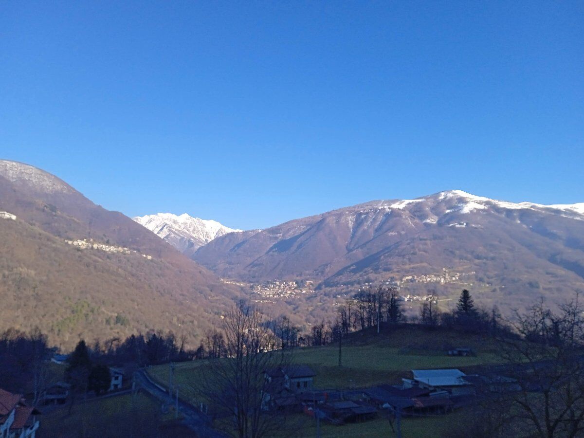 Passeggiata tra storia e natura alla scoperta di Parlasco: la perla della Valsassina Passeggiata tra storia e natura alla scoperta di Parlasco: la perla della Valsassina desktop picture