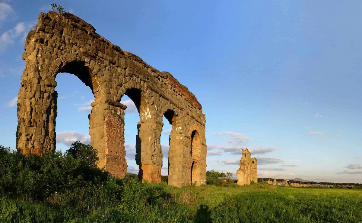 Il Parco degli Acquedotti a Roma: un viaggio tra ingegneria, natura e storia desktop picture