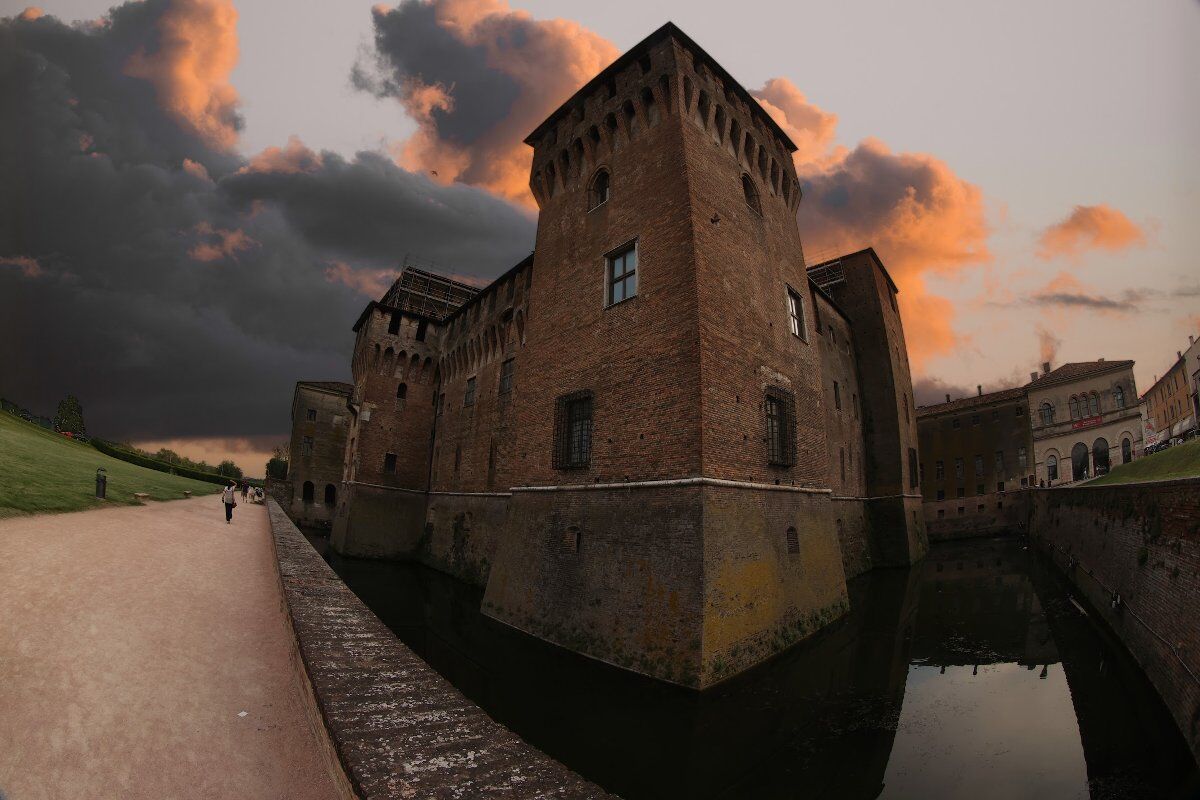 Tour guidato a Mantova: Palazzo Ducale e la Camera degli Sposi Tour guidato a Mantova: Palazzo Ducale e la Camera degli Sposi desktop picture