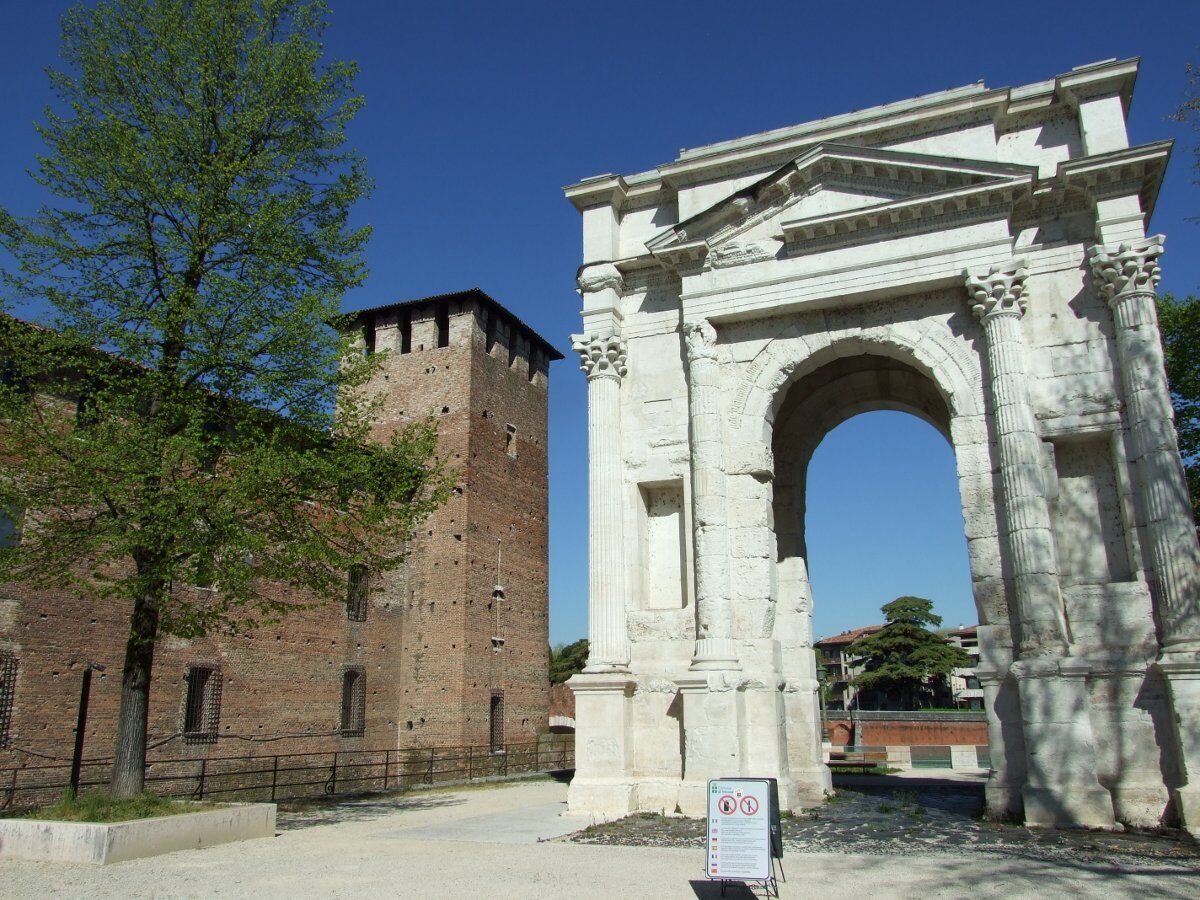 Tour guidato nella Verona romana con ingresso all'Arena desktop picture