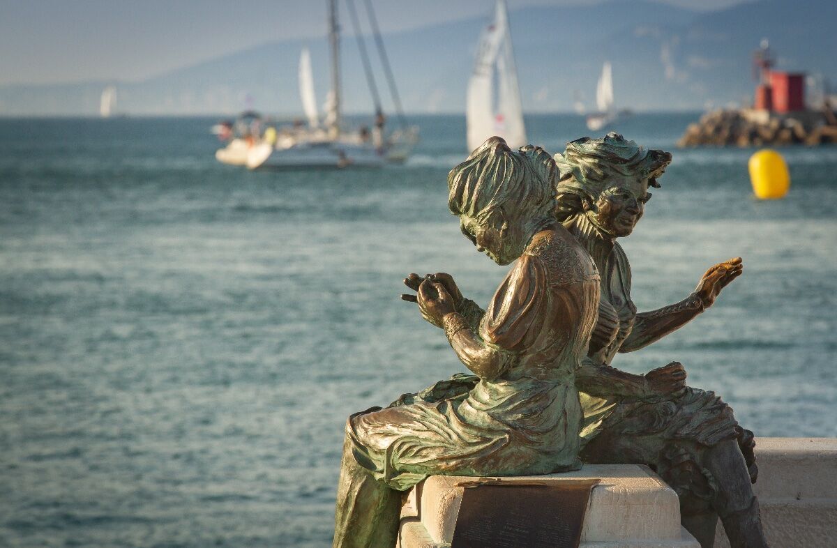 Trieste: visita al "Magazzino dei Venti"  e passeggiata nel centro storico desktop picture