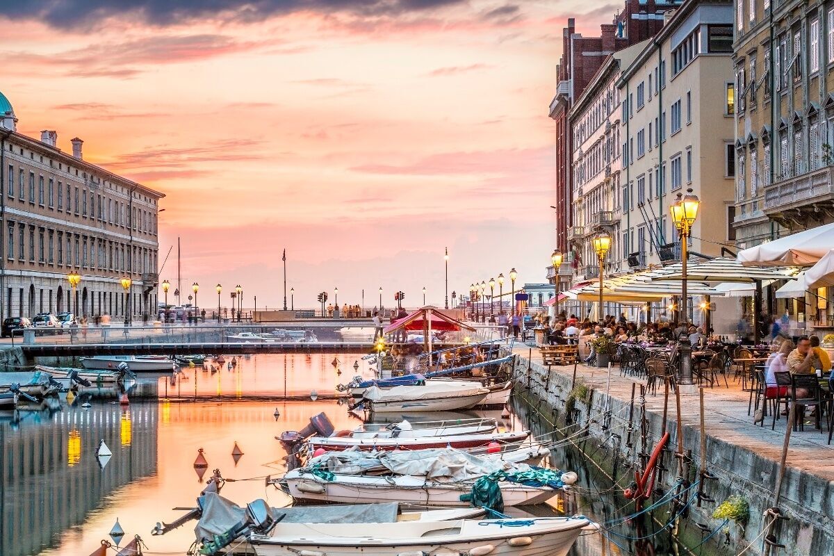 Trieste: visita al "Magazzino dei Venti"  e passeggiata nel centro storico Trieste: visita al "Magazzino dei Venti"  e passeggiata nel centro storico desktop picture