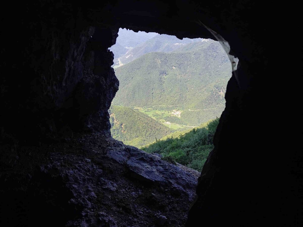 Escursione tra natura e memoria sul Monte Cimone e su Cima Neutra Escursione tra natura e memoria sul Monte Cimone e su Cima Neutra desktop picture