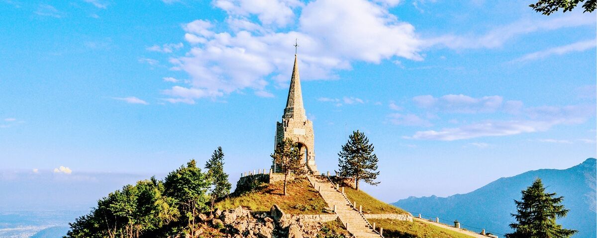 Escursione tra natura e memoria sul Monte Cimone e su Cima Neutra Escursione tra natura e memoria sul Monte Cimone e su Cima Neutra desktop picture
