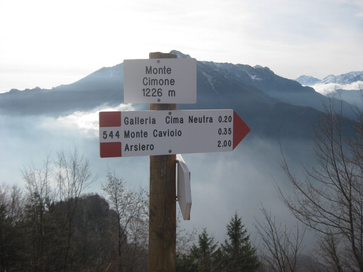 Escursione tra natura e memoria sul Monte Cimone e su Cima Neutra desktop picture
