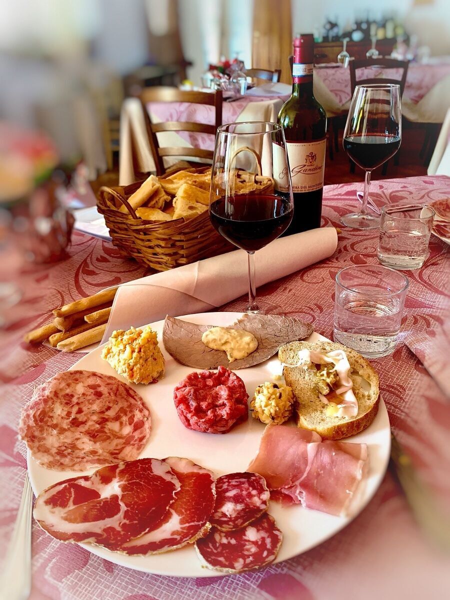 Escursione ad anello e Big Bench tra i vigneti di Moscato Escursione ad anello e Big Bench tra i vigneti di Moscato desktop picture