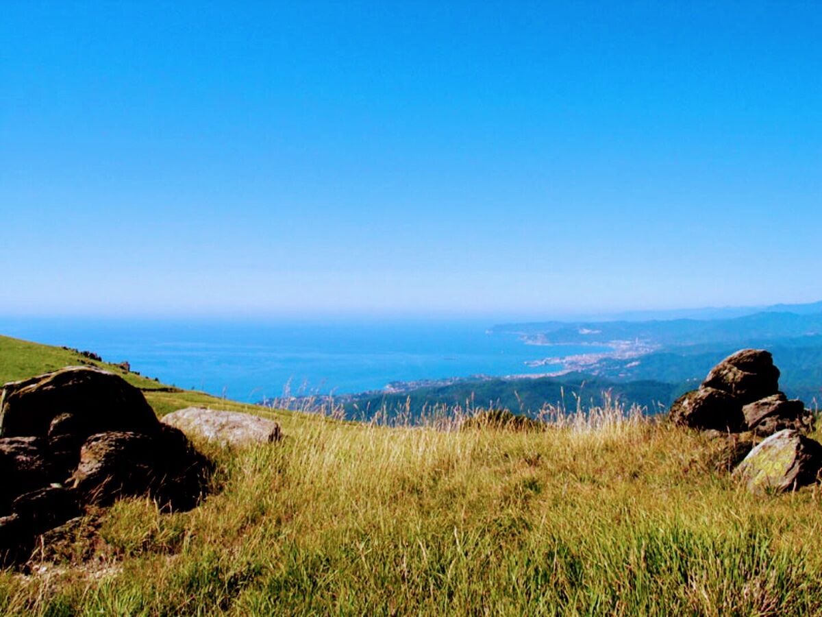 Percorso ad Anello sul Faiallo tra la Montagna e il Mar Ligure Percorso ad Anello sul Faiallo tra la Montagna e il Mar Ligure desktop picture