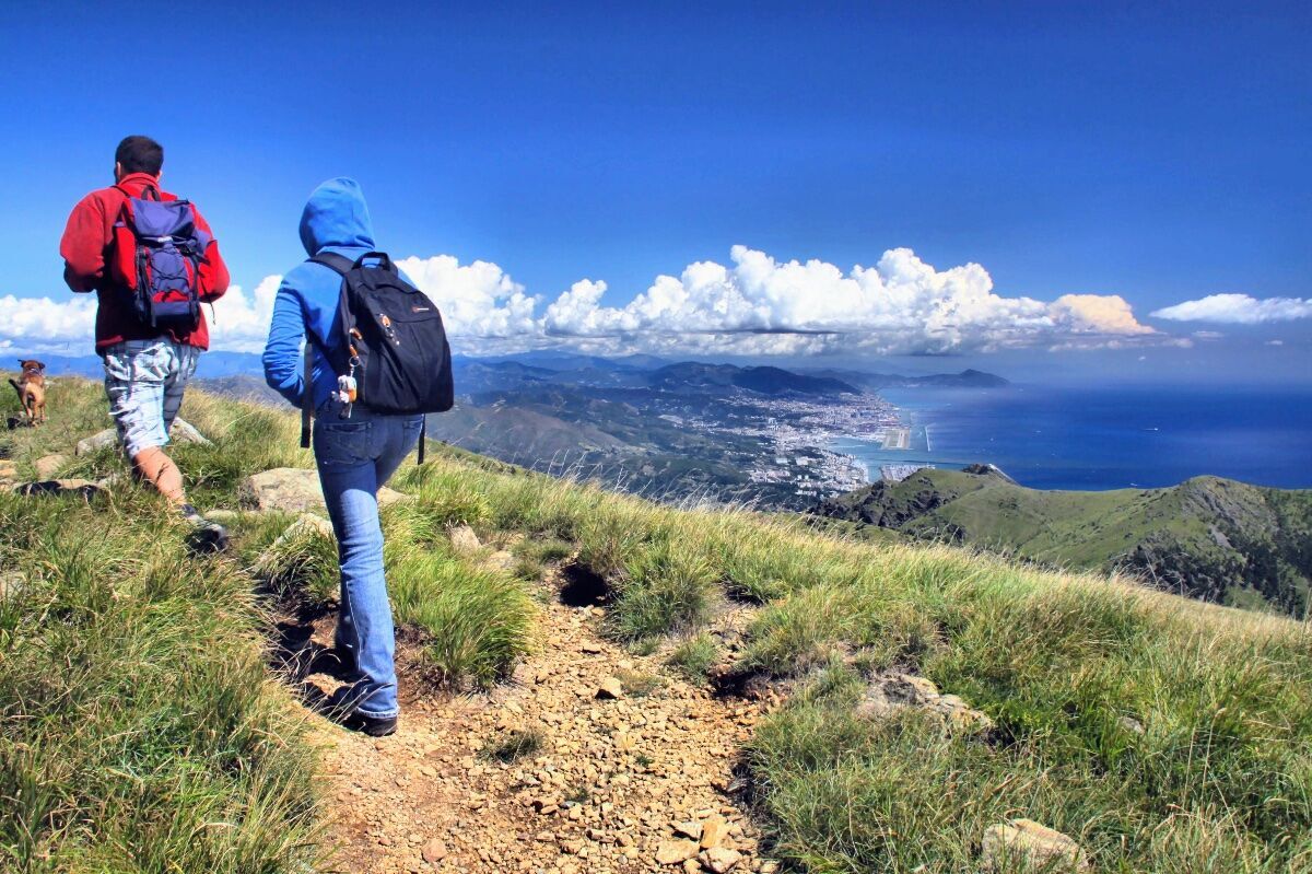 Percorso ad Anello sul Faiallo tra la Montagna e il Mar Ligure Percorso ad Anello sul Faiallo tra la Montagna e il Mar Ligure desktop picture