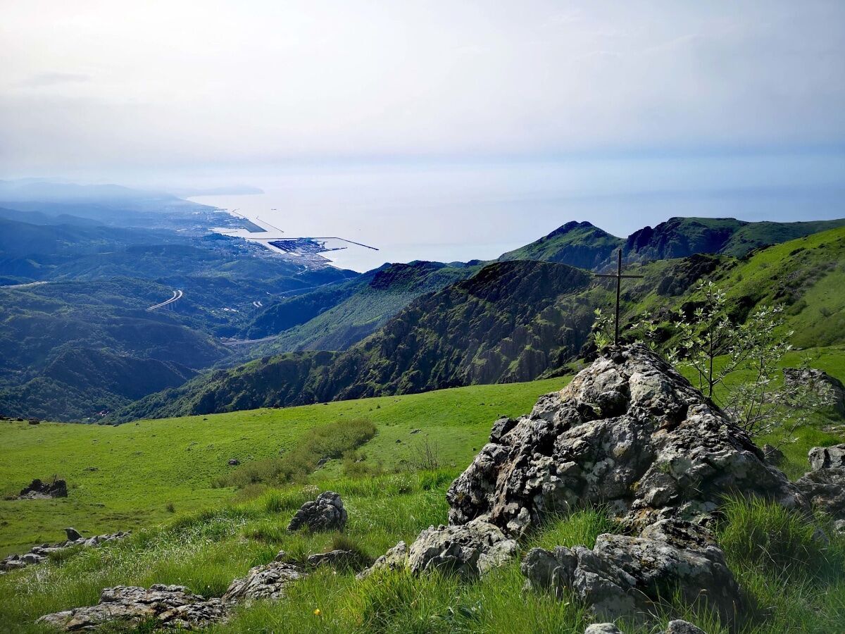 Percorso ad Anello sul Faiallo tra la Montagna e il Mar Ligure Percorso ad Anello sul Faiallo tra la Montagna e il Mar Ligure desktop picture