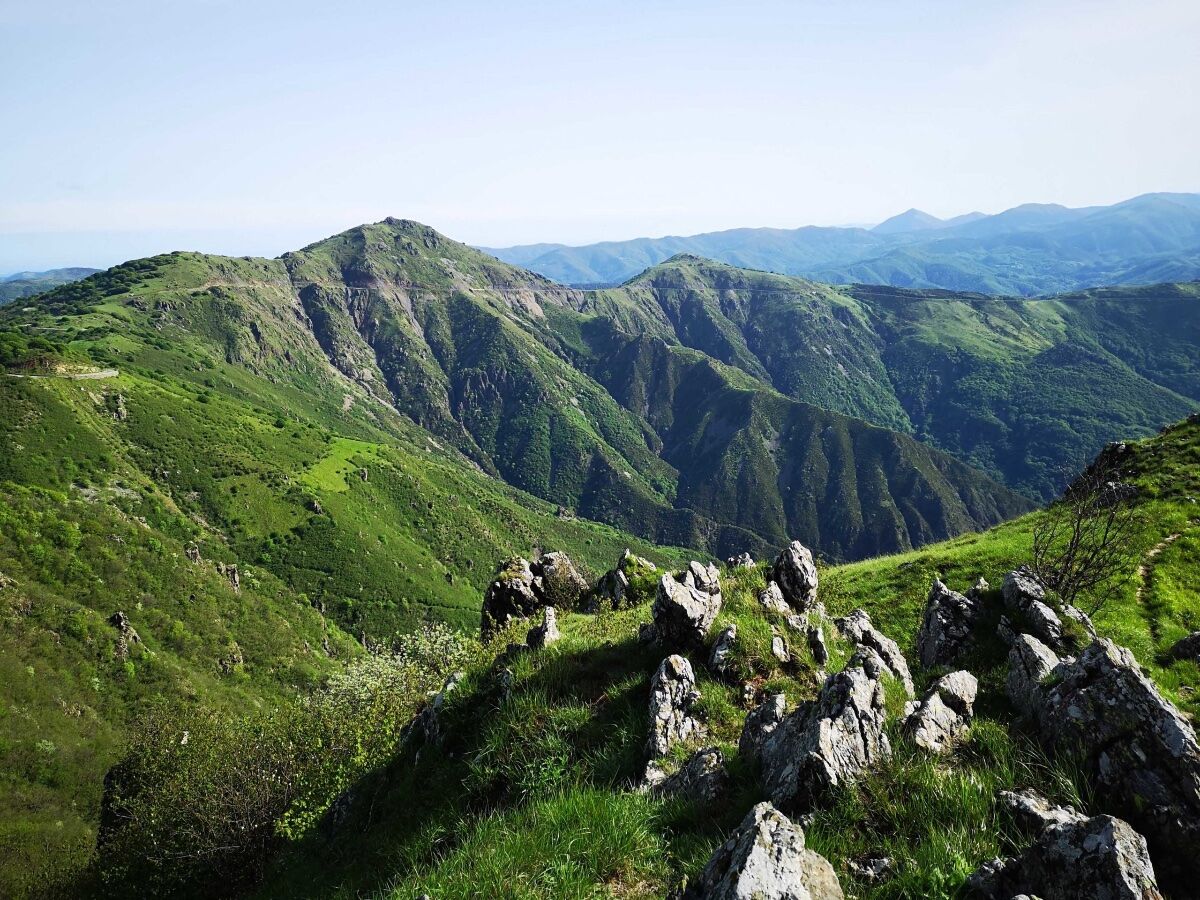 Percorso ad Anello sul Faiallo tra la Montagna e il Mar Ligure Percorso ad Anello sul Faiallo tra la Montagna e il Mar Ligure desktop picture