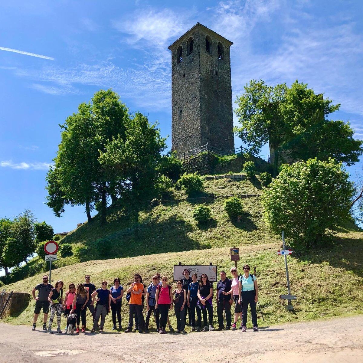 Trekking e Tramonto al Castello di Sarzano con Pizzata Finale Trekking e Tramonto al Castello di Sarzano con Pizzata Finale desktop picture