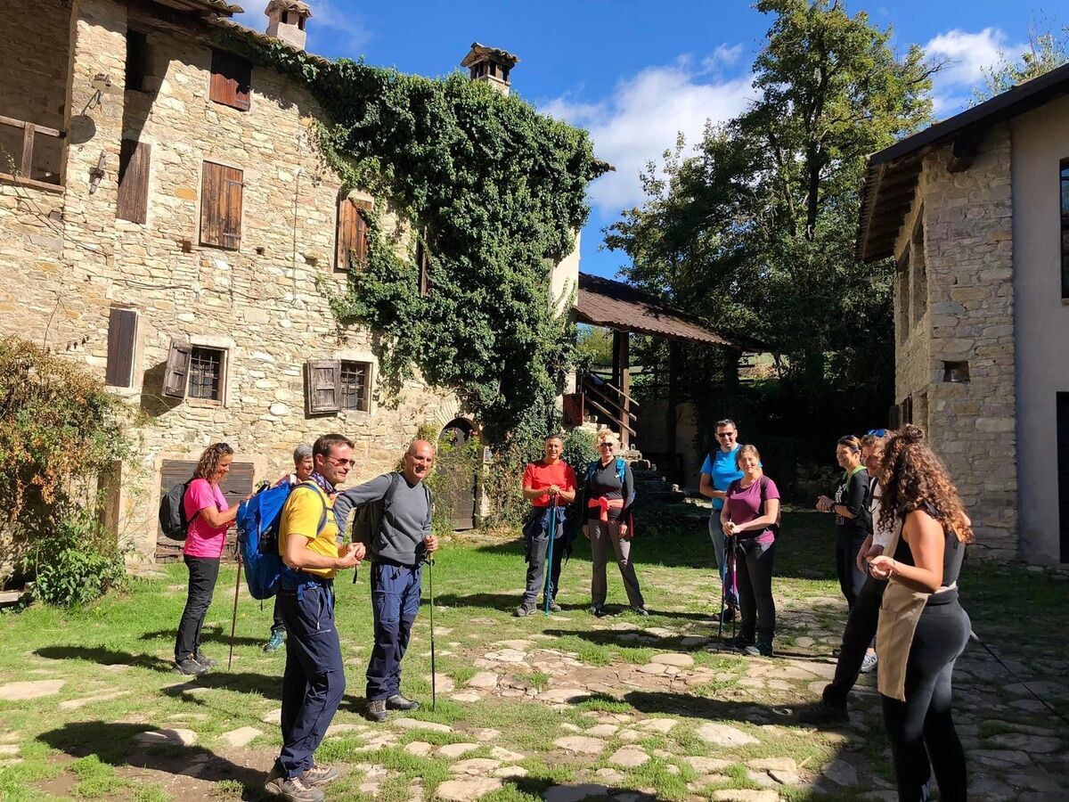 Trekking e Tramonto al Castello di Sarzano con Pizzata Finale Trekking e Tramonto al Castello di Sarzano con Pizzata Finale desktop picture