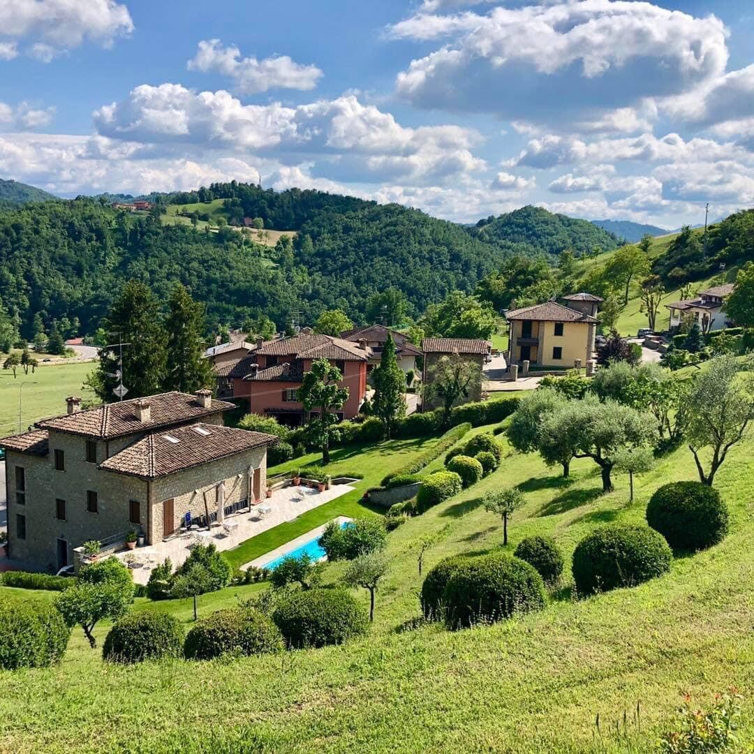Trekking e Tramonto al Castello di Sarzano con Pizzata Finale Trekking e Tramonto al Castello di Sarzano con Pizzata Finale desktop picture