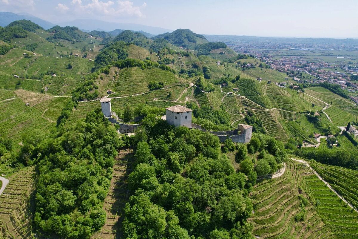 Anello tra le Colline del Prosecco: vigneti, cascatelle e santuari Anello tra le Colline del Prosecco: vigneti, cascatelle e santuari desktop picture