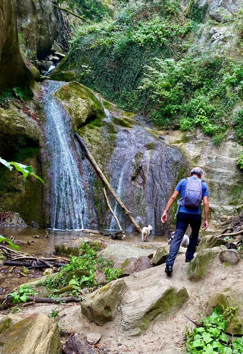 Trekking tra borghi, torrenti e cascate con cena finale in osteria desktop picture