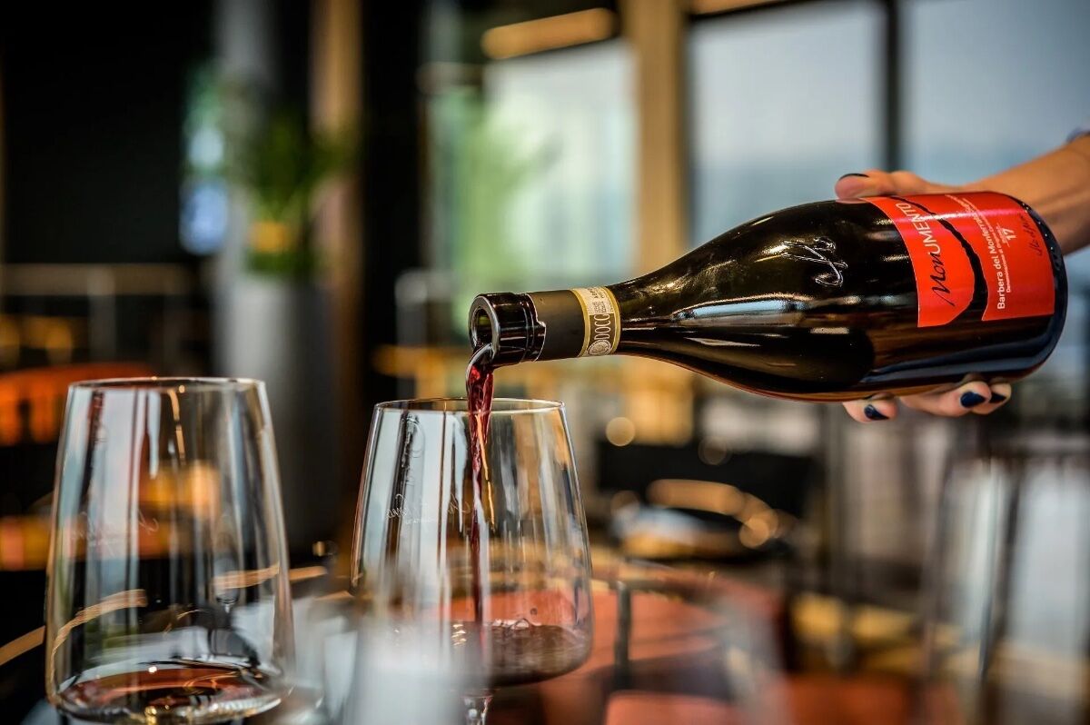 Conosciamo in Monferrato: le Cantine Castello di Uviglie tra arte, vini e cammini Conosciamo in Monferrato: le Cantine Castello di Uviglie tra arte, vini e cammini desktop picture