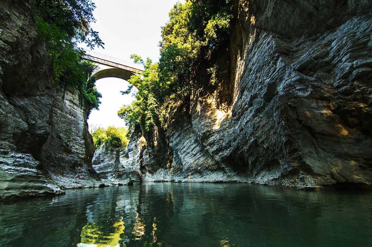 Marmitte e Orridi: escursione con pranzo in Valle Antigorio Marmitte e Orridi: escursione con pranzo in Valle Antigorio desktop picture