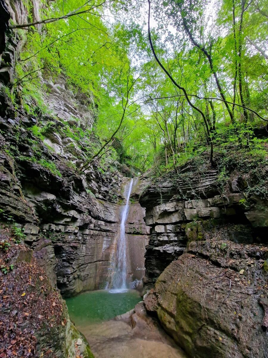 Escursione alle cascate della Pollina e al Birrificio del Cimone Escursione alle cascate della Pollina e al Birrificio del Cimone desktop picture
