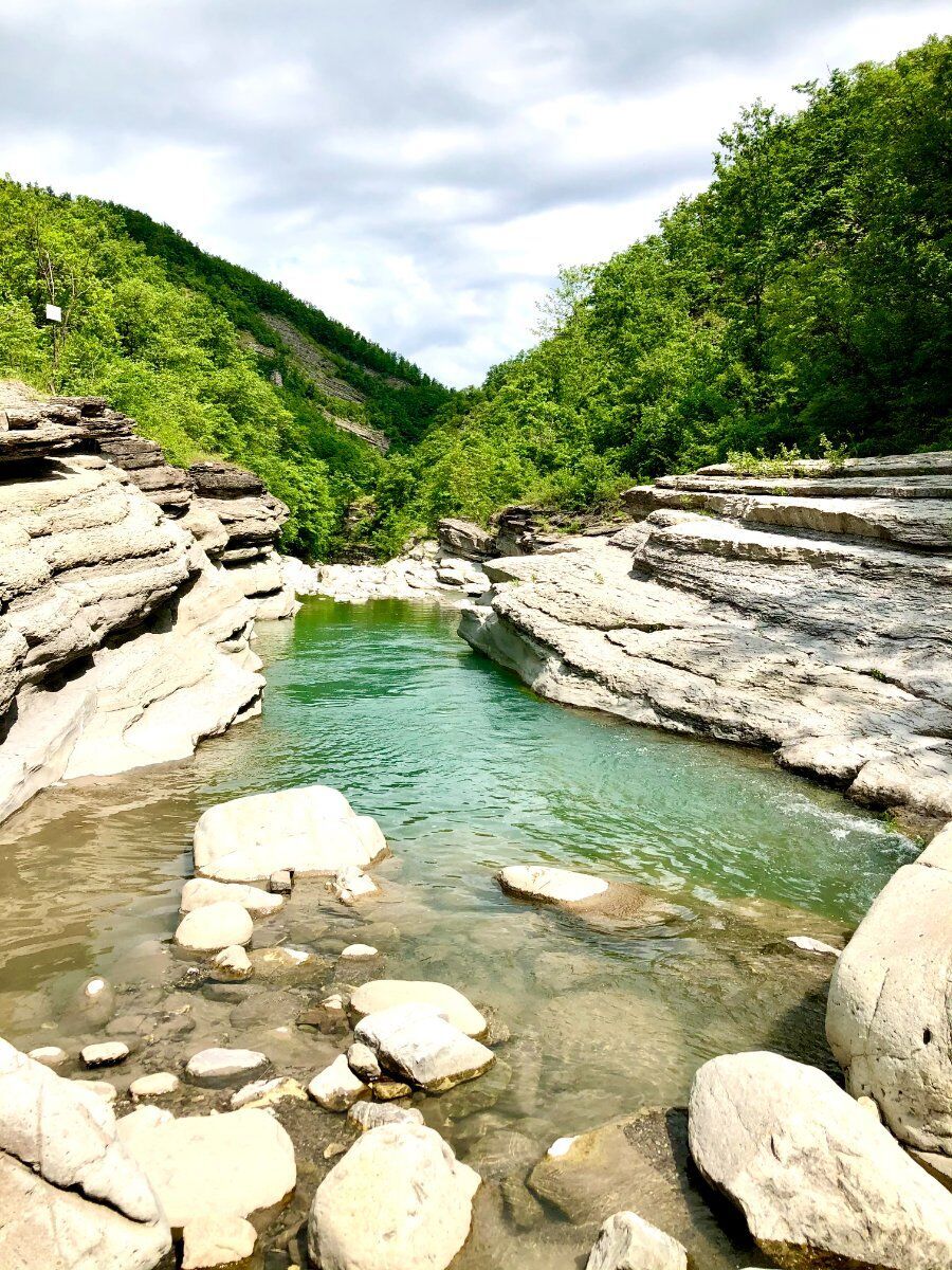 Trekking nella valle del Dolo tra cascate e ponti romanici Trekking nella valle del Dolo tra cascate e ponti romanici desktop picture