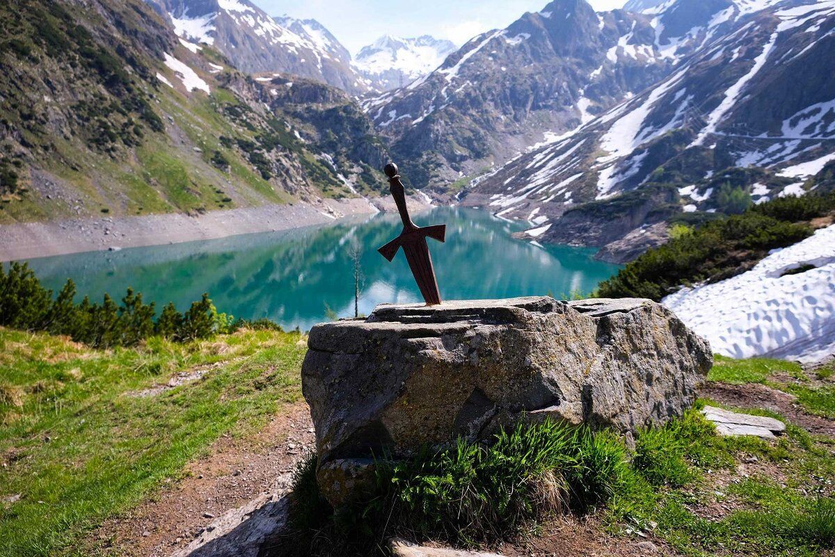 Trekking in Valbondione fino al Rifugio Antonio Curò Trekking in Valbondione fino al Rifugio Antonio Curò desktop picture