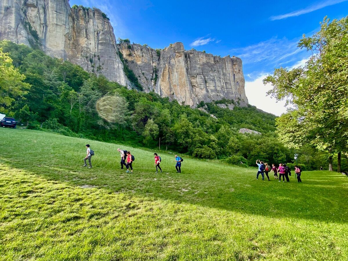 La Pietra di Bismantova e la luna: trekking con cena al sacco La Pietra di Bismantova e la luna: trekking con cena al sacco desktop picture