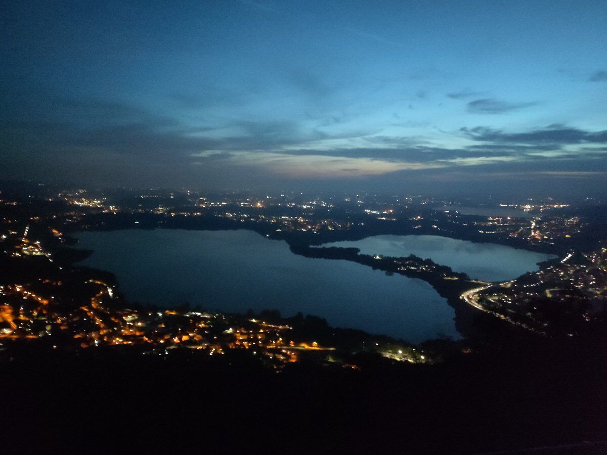 Tramonto con aperitivo al Monte Barro con vista sul Lago Tramonto con aperitivo al Monte Barro con vista sul Lago desktop picture