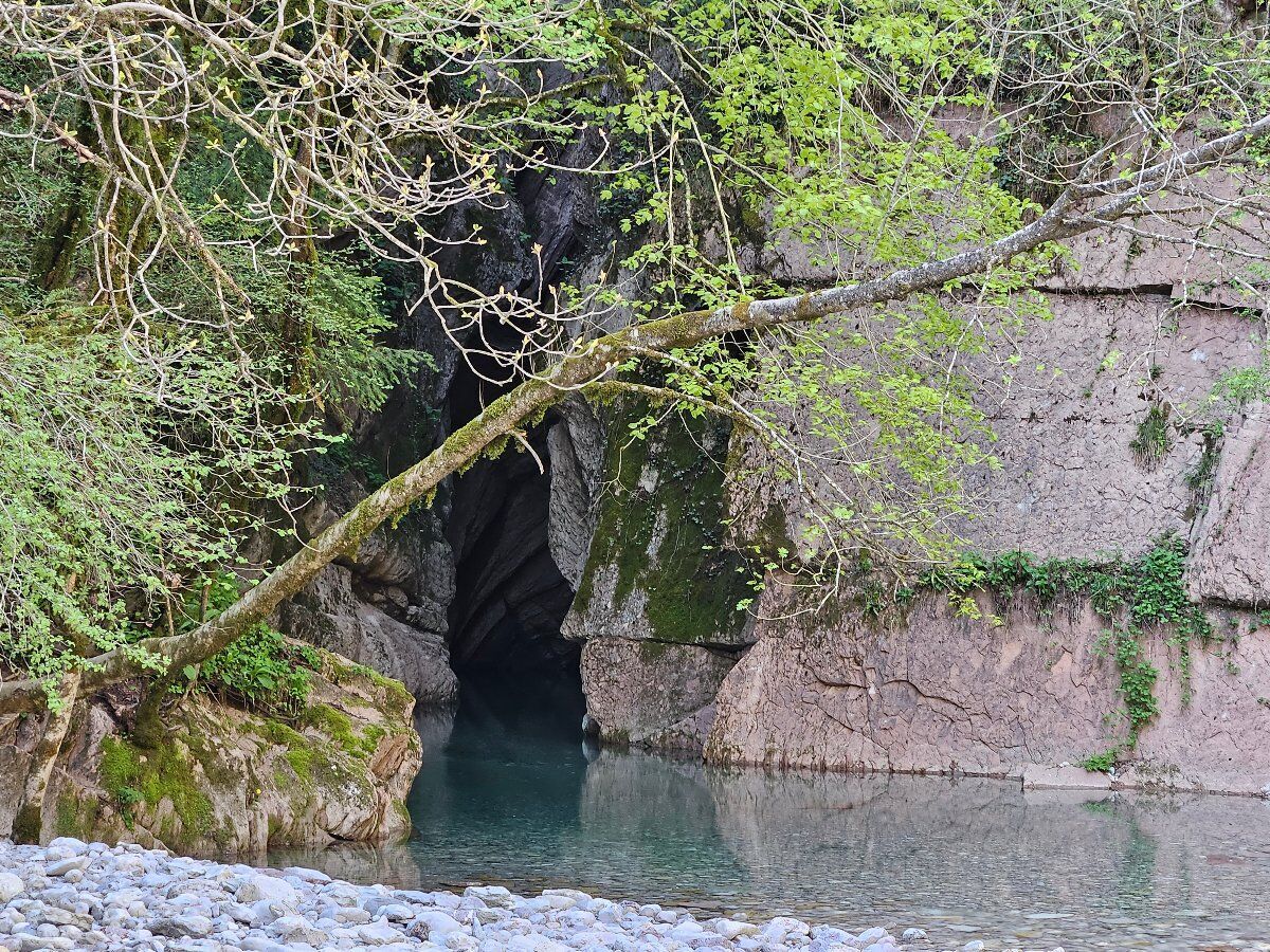 Bus del Buson: escursione in un antico canyon fossile Bus del Buson: escursione in un antico canyon fossile desktop picture