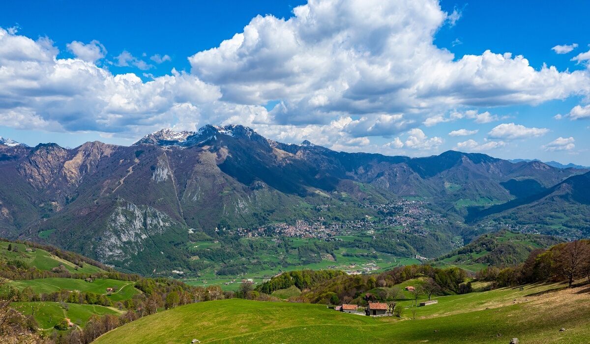 Trekking con pranzo al Rifugio Rosalba ai piedi della Grignetta Trekking con pranzo al Rifugio Rosalba ai piedi della Grignetta desktop picture