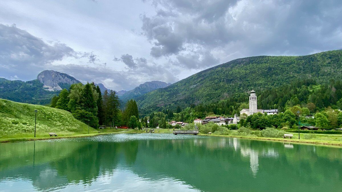 Forni di Sopra: trekking ad anello ai piedi delle Dolomiti Forni di Sopra: trekking ad anello ai piedi delle Dolomiti desktop picture