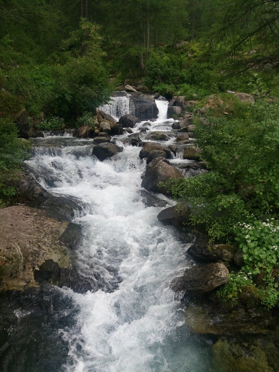 Giro ad anello ai Laghi Verdi e al Lago Paschiet Giro ad anello ai Laghi Verdi e al Lago Paschiet desktop picture