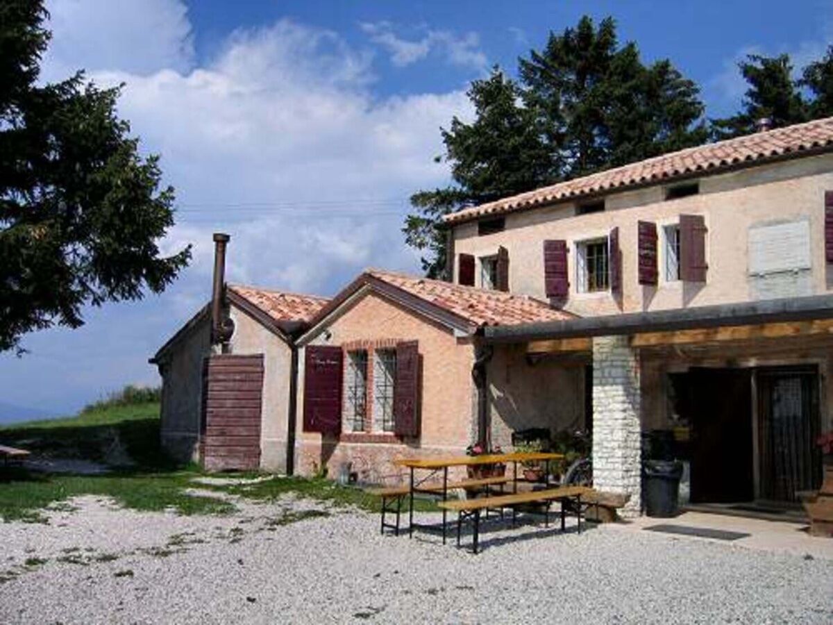 Trekking all'Alpe Madre sui Colli Alti con cena in rifugio e stelle cadenti Trekking all'Alpe Madre sui Colli Alti con cena in rifugio e stelle cadenti desktop picture