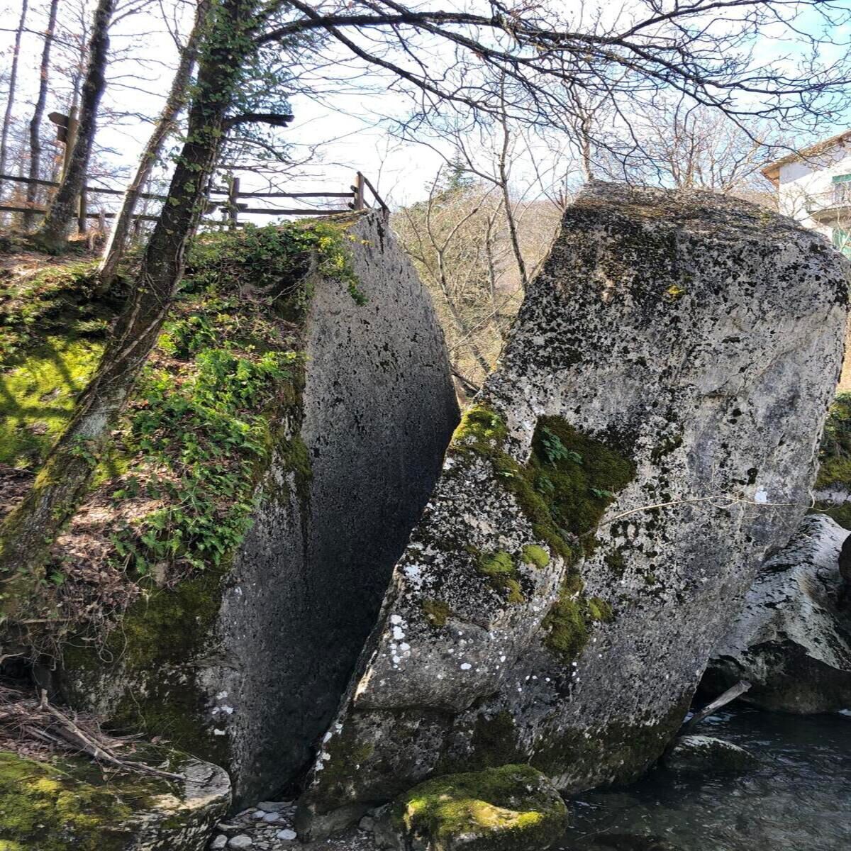 Escursione alla spettacolare Cascata dell'Alferello Escursione alla spettacolare Cascata dell'Alferello desktop picture
