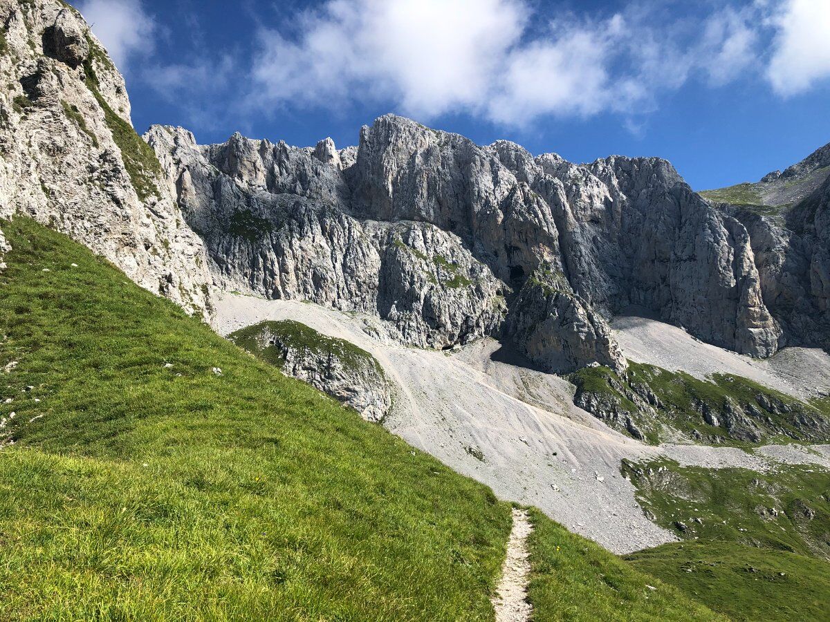 Escursione alla Cappella Savina in Presolana Escursione alla Cappella Savina in Presolana desktop picture