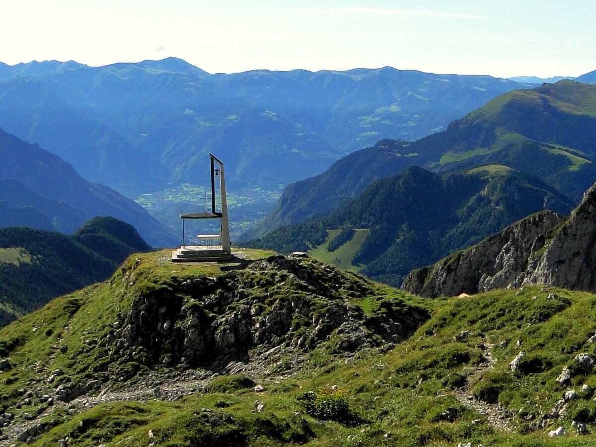 Escursione alla Cappella Savina in Presolana Escursione alla Cappella Savina in Presolana desktop picture