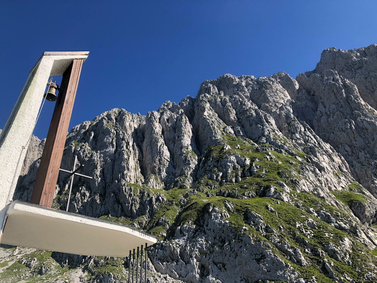 Escursione alla Cappella Savina in Presolana Escursione alla Cappella Savina in Presolana desktop picture