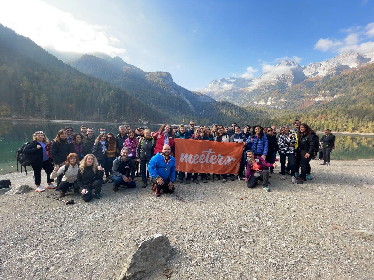 Incontriamoci al Lago Smeraldo Incontriamoci al Lago Smeraldo desktop picture