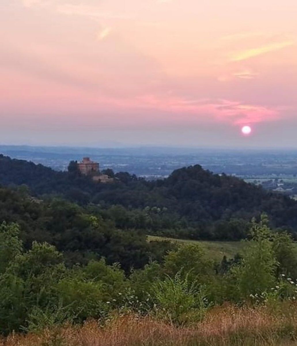 Trekking Quattrocastella: l'ultimo tramonto dell'estate Trekking Quattrocastella: l'ultimo tramonto dell'estate desktop picture