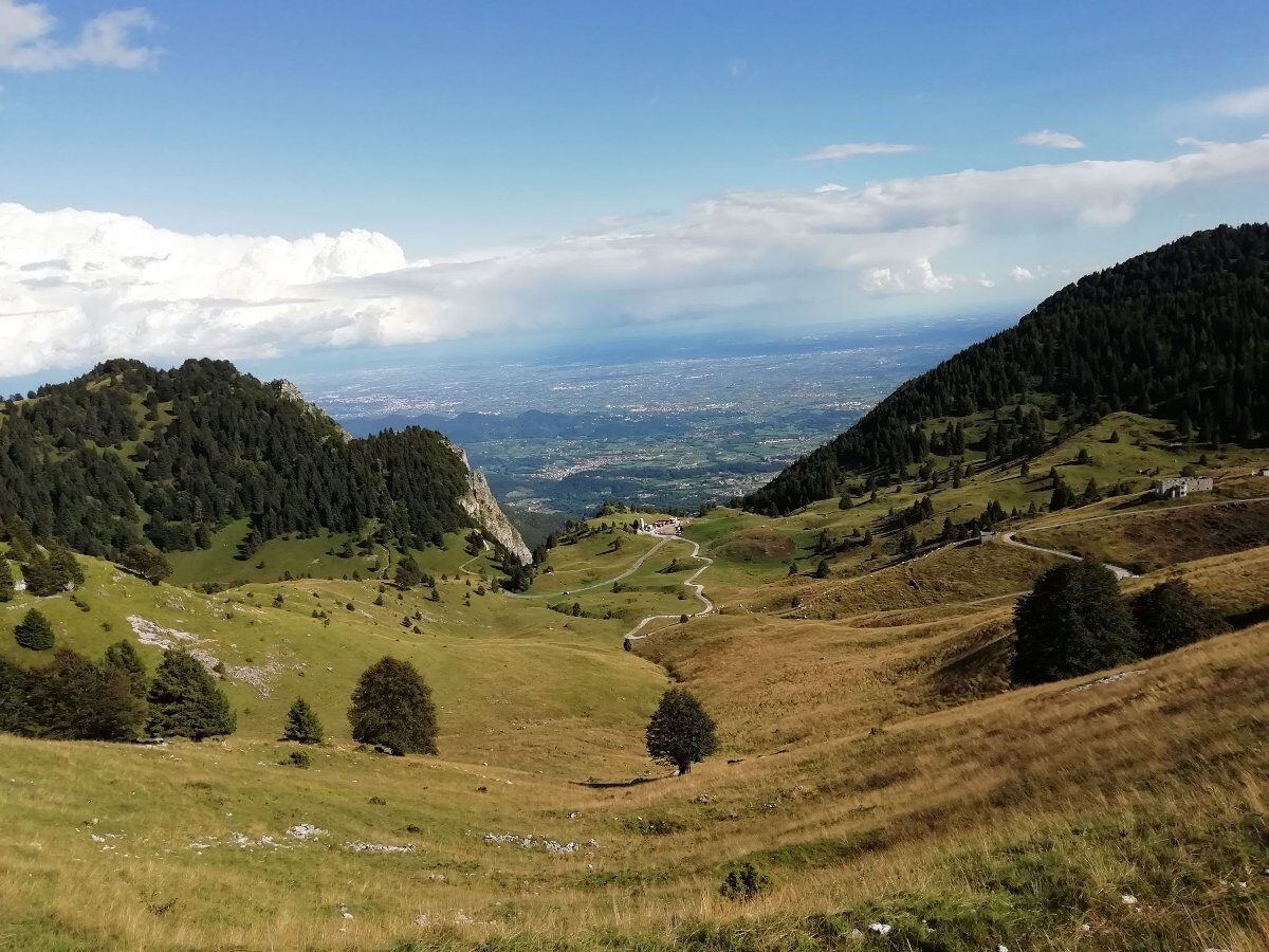 Escursione nel Massiccio del Grappa: il sentiero dei Fojaroi Escursione nel Massiccio del Grappa: il sentiero dei Fojaroi desktop picture