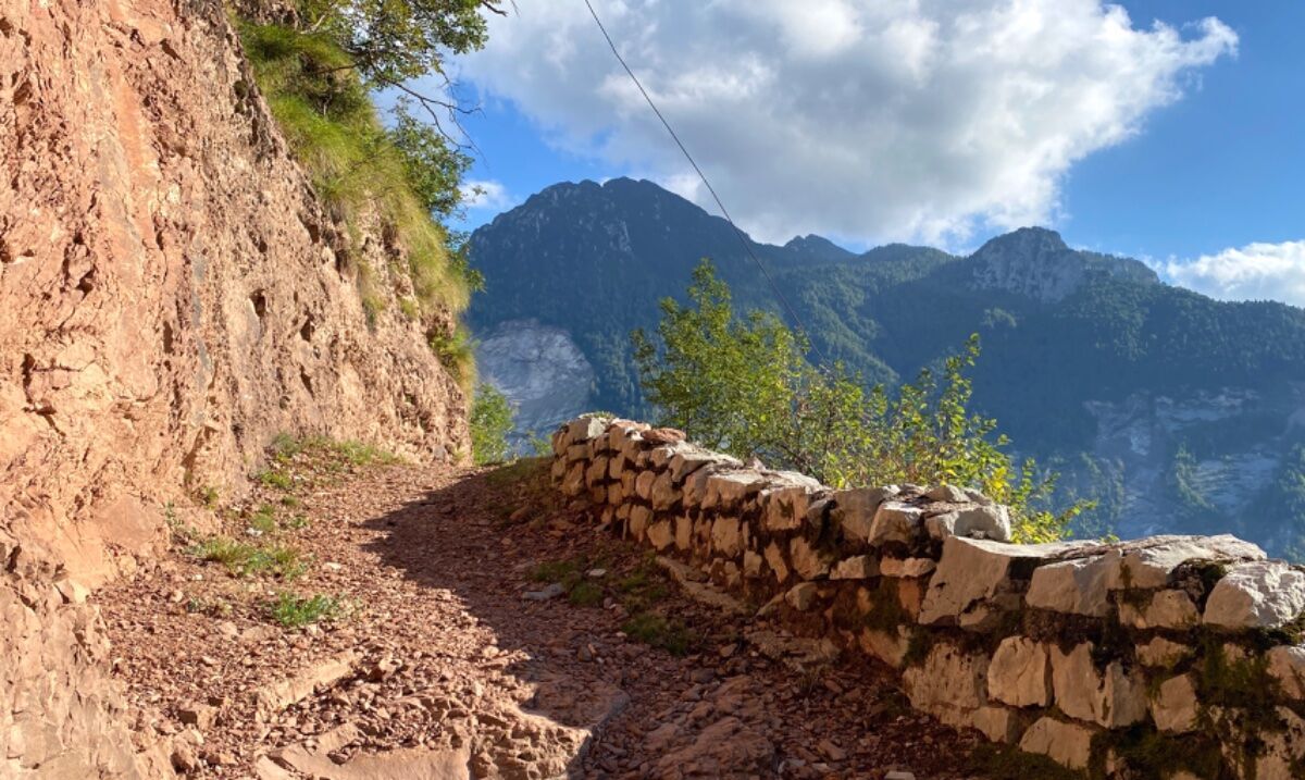 Trekking nella valle del Vajont e pranzo in Osteria a Erto Trekking nella valle del Vajont e pranzo in Osteria a Erto desktop picture